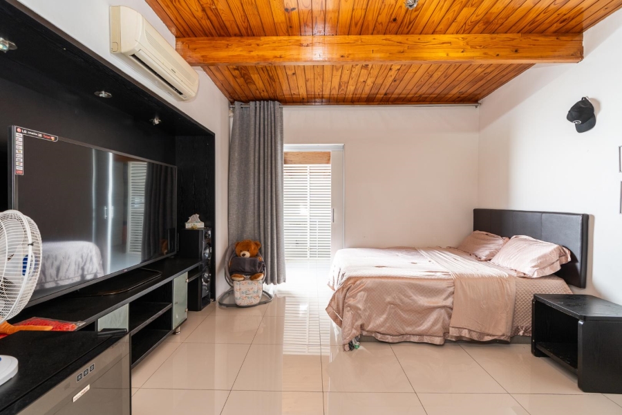 6 Bedroom Property for Sale in Welgelegen Western Cape